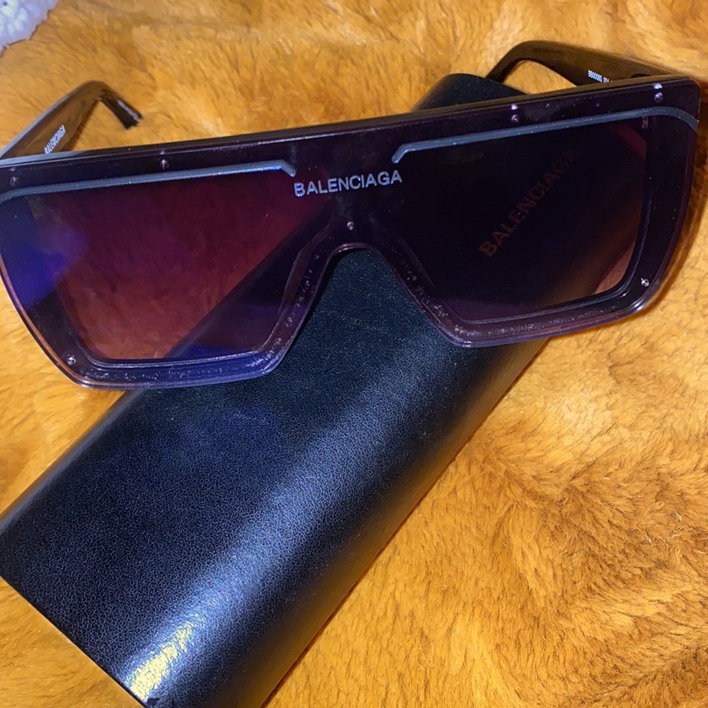 Balenciaga sunglasses. - Picture 3 of 5